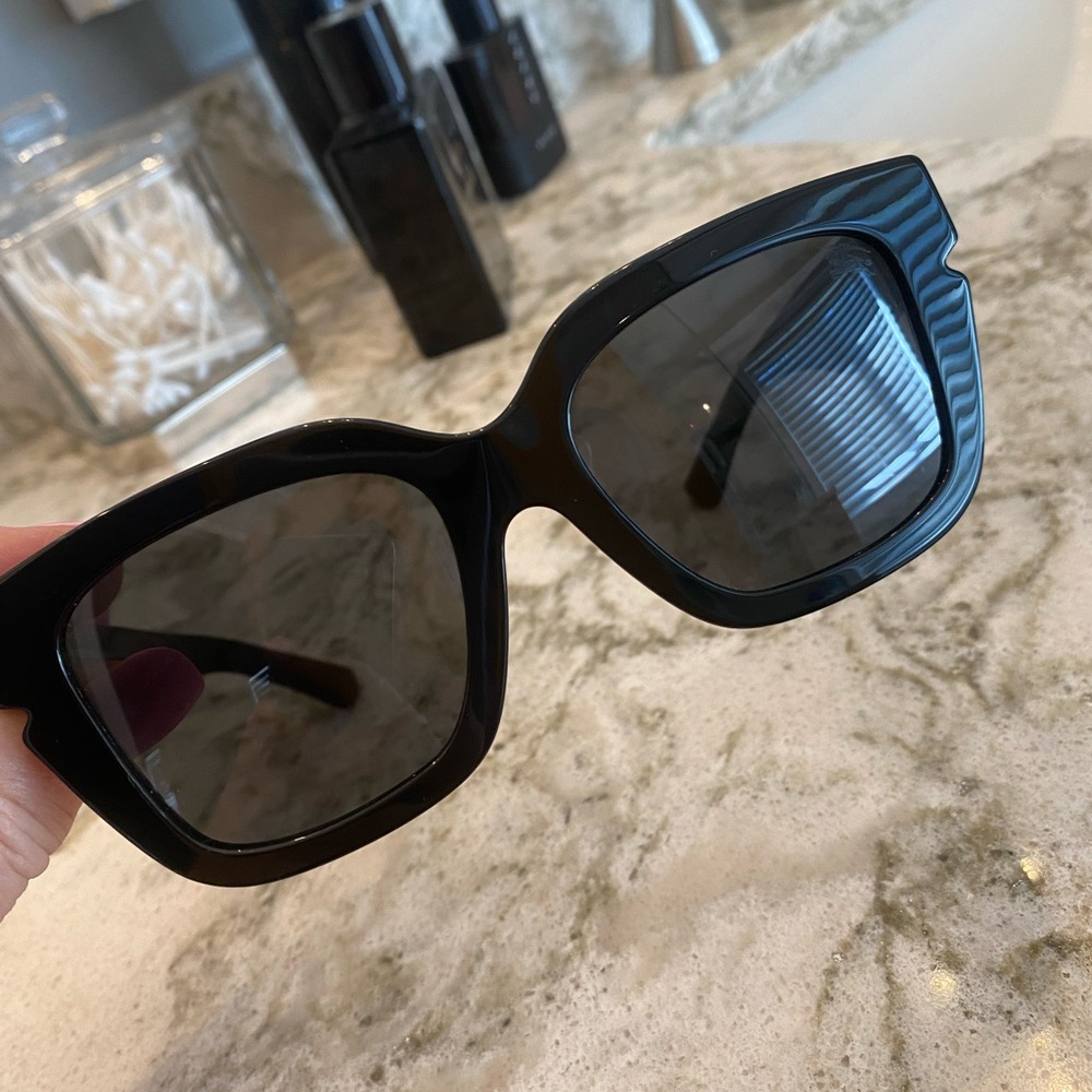 NEW, BURBERRY BLACK SQUARE SUNGLASSES! ABSOLUTELY GORGEOUS ! 🕶️🕶️🌻🌻 - Picture 6 of 15